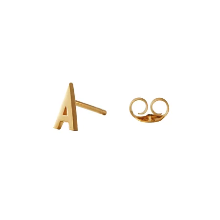 Design Letters ørestikker, 7,5 mm fg guld bogstav A-Z