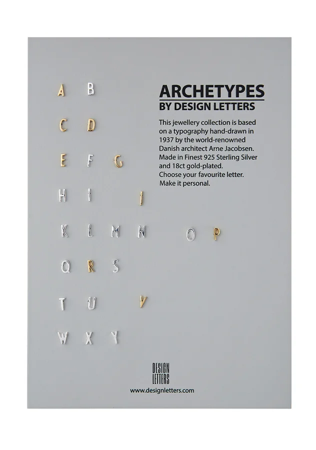 Design Letters ørestikker, 7,5 mm fg guld bogstav A-Z