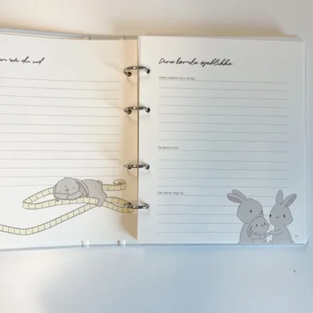 Barnets bog med kanin af Liv Martin & Simone Thorup Eriksen, gul