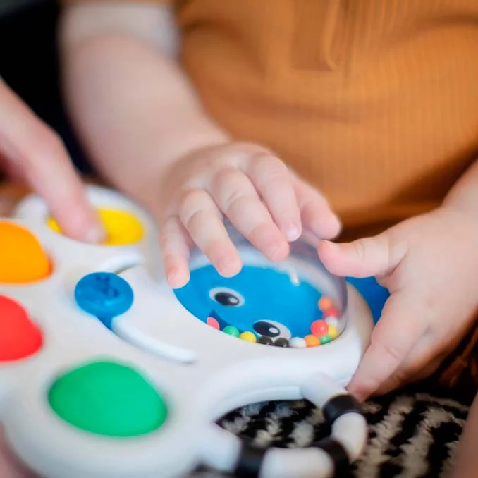 Baby Einstein sensorisk rangle og bidering