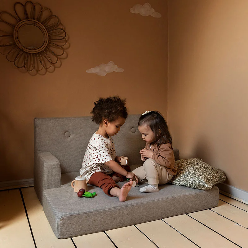 by KlipKlap KK Kids Sofa, sand med sand knap