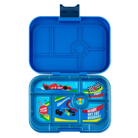 Yumbox Original madkasse m 6 rum, Surf blue - Race cars tray