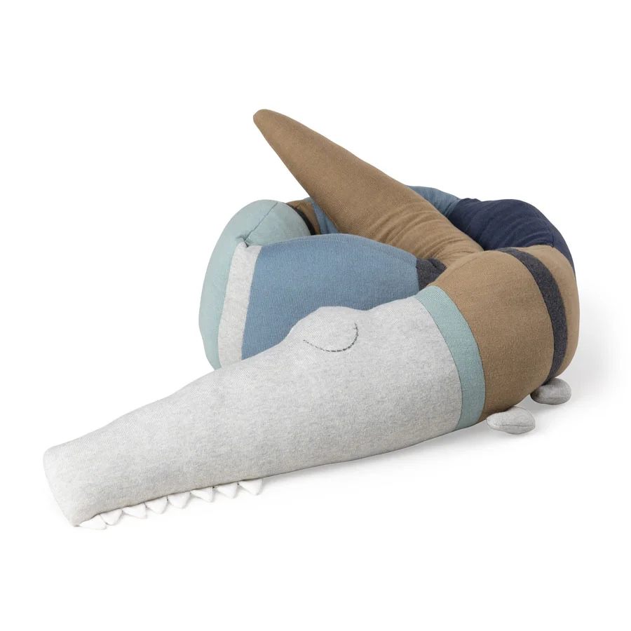 Sebra Strikket pude Sleepy Croc, dusty blue mix