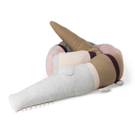 Sebra Strikket pude Sleepy Croc, birchbark rose mix