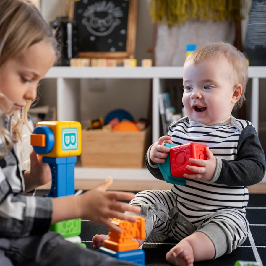 BABY EINSTEIN Bridge & Learn™ Magnetische Aktivitätsbauklötze
