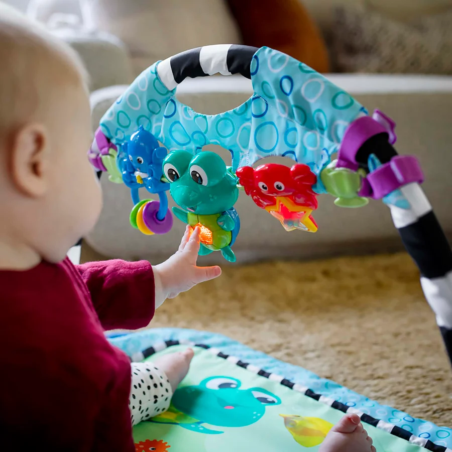 Baby Einstein legemåtte med aftagelig legetøjsranke