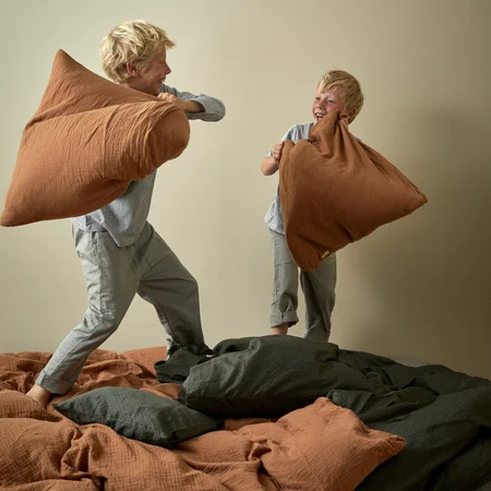 by KlipKlap muslin voksen sengetøj, Camel brown