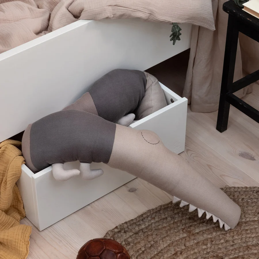 Sebra strikket pude, sleepy Croc, seabreeze beige