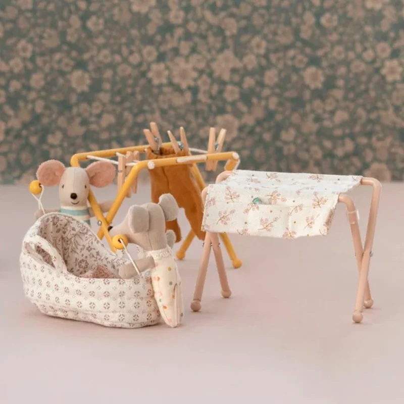 Maileg Wickeltisch Baby Maus - rosa