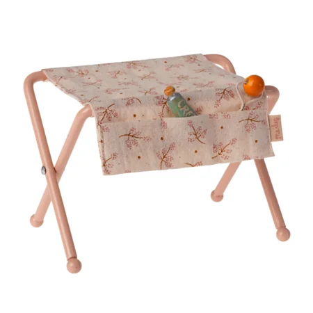 Maileg Wickeltisch Baby Maus - rosa