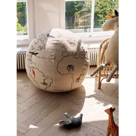 FERM LIVING Erdkugel-Sitzpuff, off white
