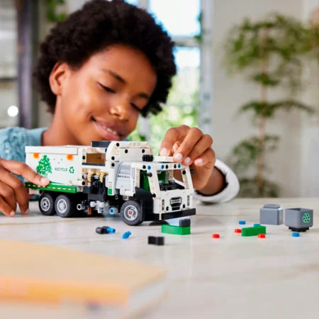 LEGO® Technic, Mack® LR Electric Müllwagen