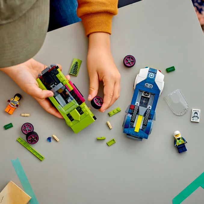 LEGO® City, Verfolgungsjagd mit Polizeiauto und Muscle Car