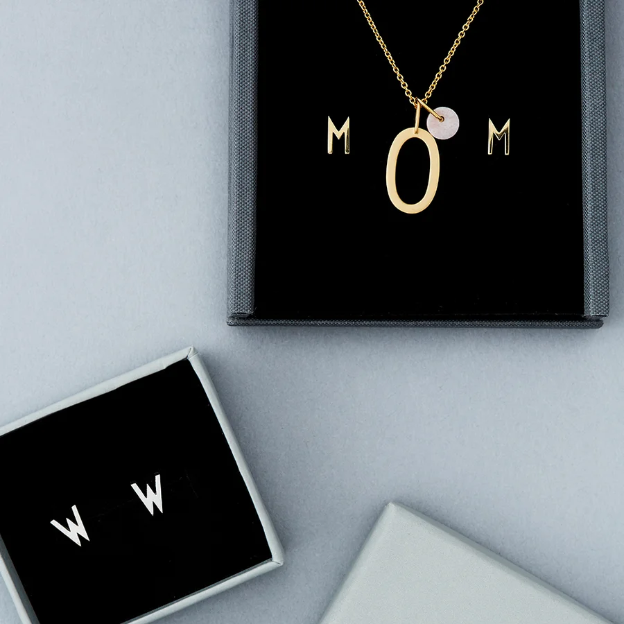 Design Letters ørestikker, 7,5 mm sterling sølv bogstav A-Z