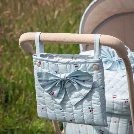 Konges Sløjd Minnie Puppenwagen mit Schleife, cherry blue coeur, exklusiv bei Kleines Karussell