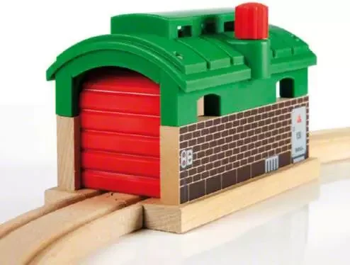 BRIO World Lokschuppen mit Rolltor