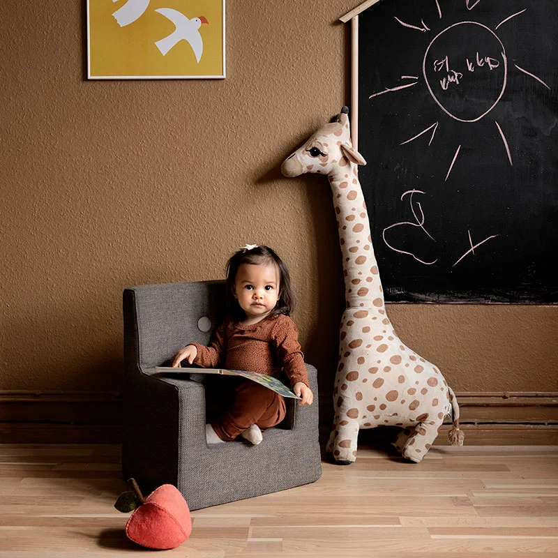 KK Kindersessel soft, braun mit beigem Knopf, byKlipKlap