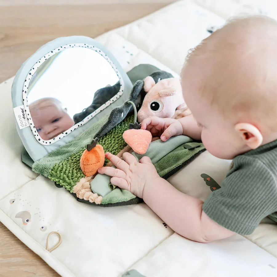 Done by Deer Tummy Time Spiegel, Tiny Farm