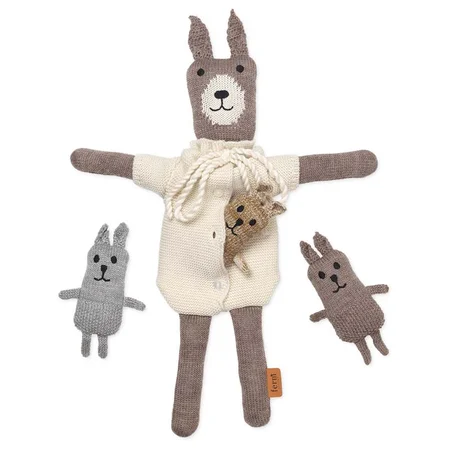 Ferm Living gestrickte Kaninchenfamilie aus Merinowolle