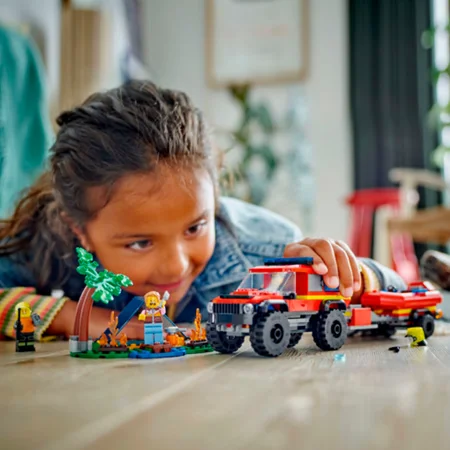 LEGO® City, Feuerwehrgeländewagen mit Rettungsboot