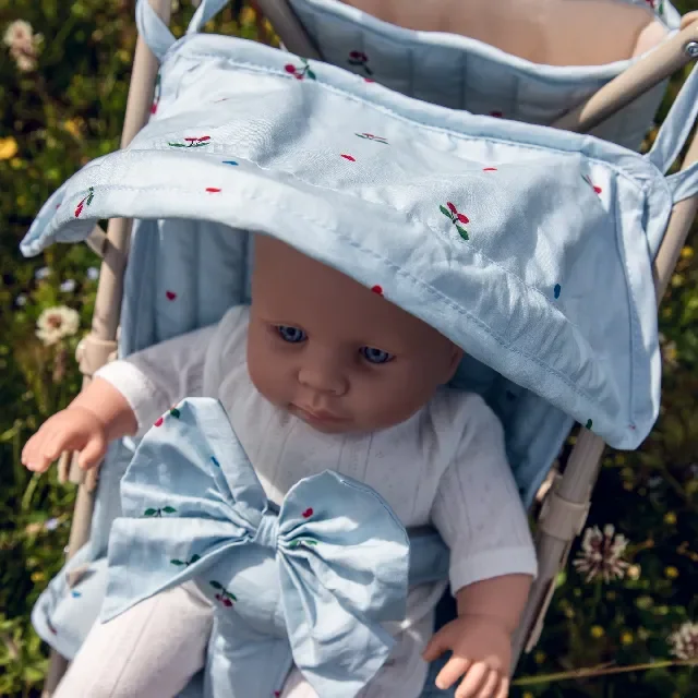 Konges Sløjd Zoe Schleifen-Puppenbuggy, cherry blue coeur, exklusiv bei Kleines Karussell