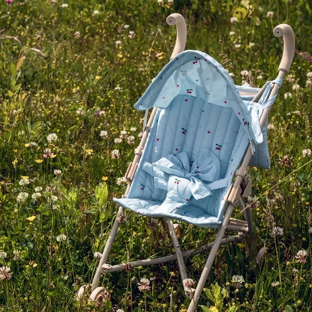Konges Sløjd Zoe Schleifen-Puppenbuggy, cherry blue coeur, exklusiv bei Kleines Karussell