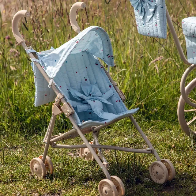 Konges Sløjd Zoe Schleifen-Puppenbuggy, cherry blue coeur, exklusiv bei Kleines Karussell