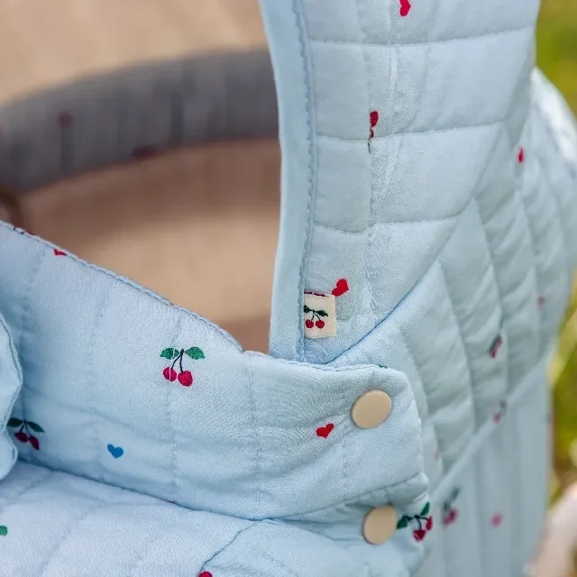 Konges Sløjd Minnie Puppenwagen mit Schleife, cherry blue coeur, exklusiv bei Kleines Karussell