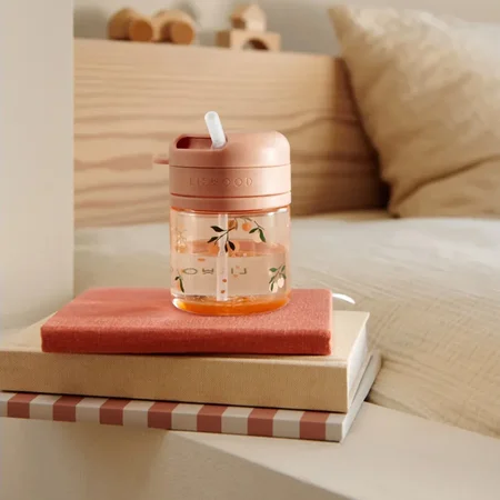 Liewood Pavia Tritan Tasse mit Strohhalm, peach/sea shell