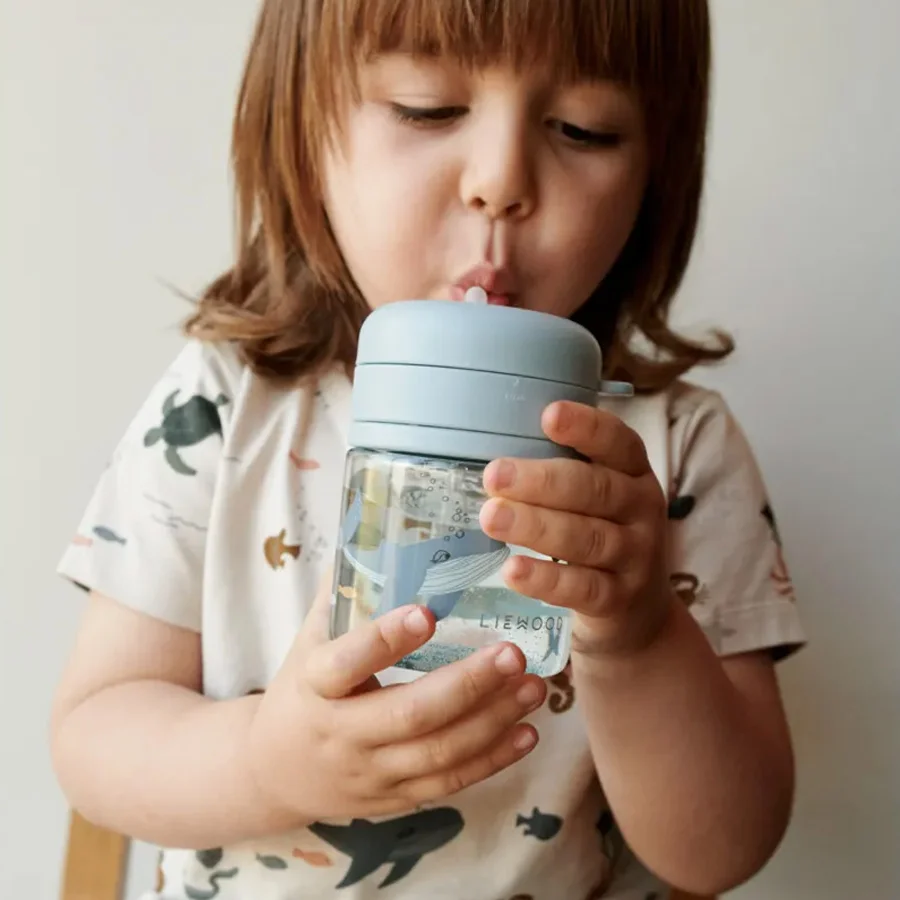 Liewood Pavia Tritan Tasse mit Strohhalm, sea creature/sandy