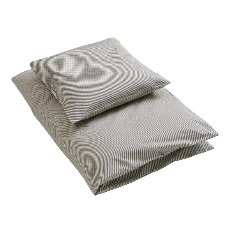 by KlipKlap baby sengetøj, Emil stripe Steel Grey