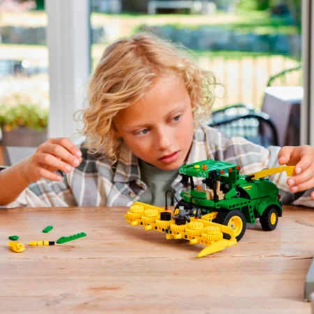 LEGO® Technic, John Deere 9700 Forage Harvester 