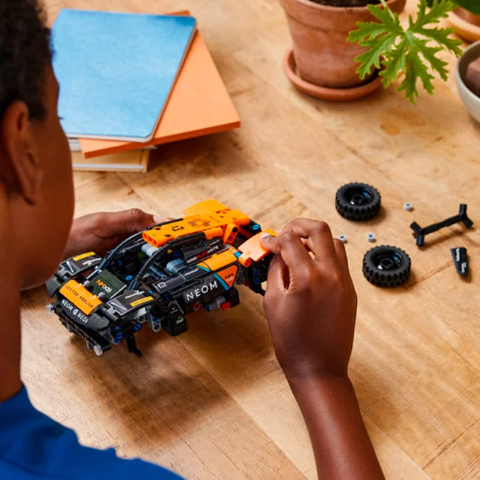 LEGO® Technic, NEOM McLaren Extreme E-Rennauto