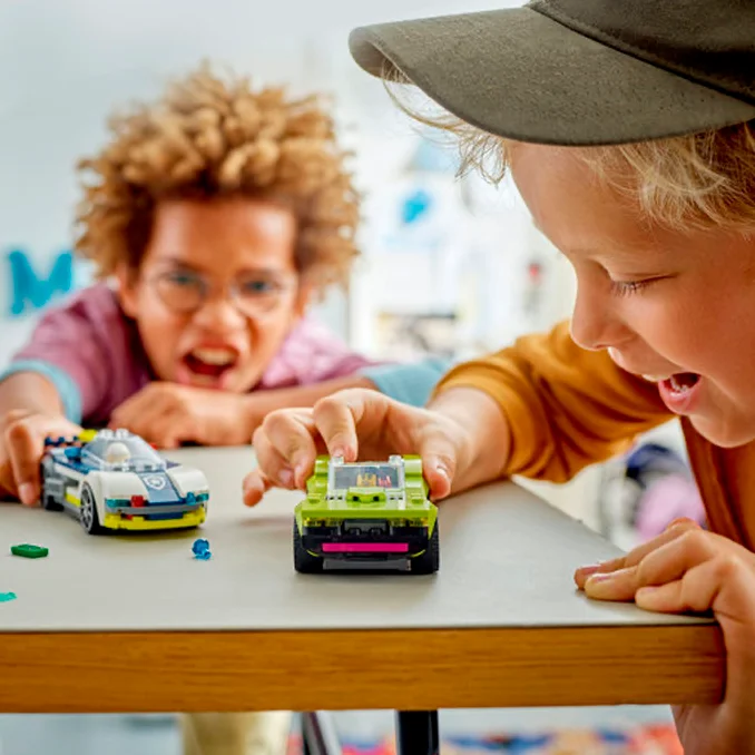 LEGO® City, Verfolgungsjagd mit Polizeiauto und Muscle Car