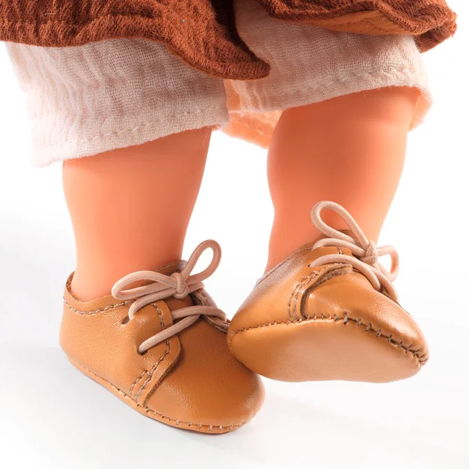 Djeco Pomea Puppenkleidung, braune Schuhe