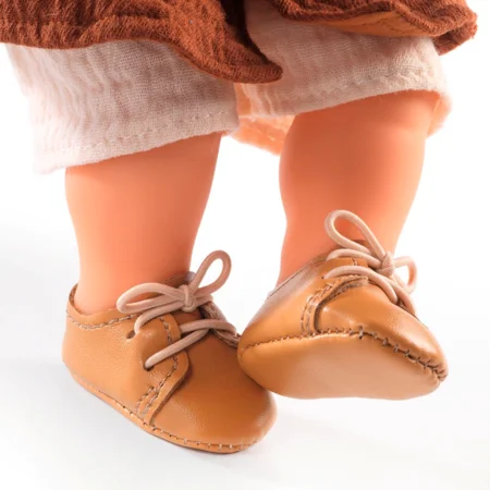 Djeco Pomea Puppenkleidung, braune Schuhe