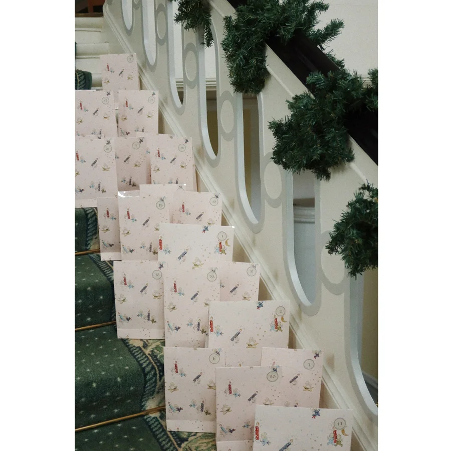 Konges Sløjd Adventskalender mit 24 Geschenken, Beige