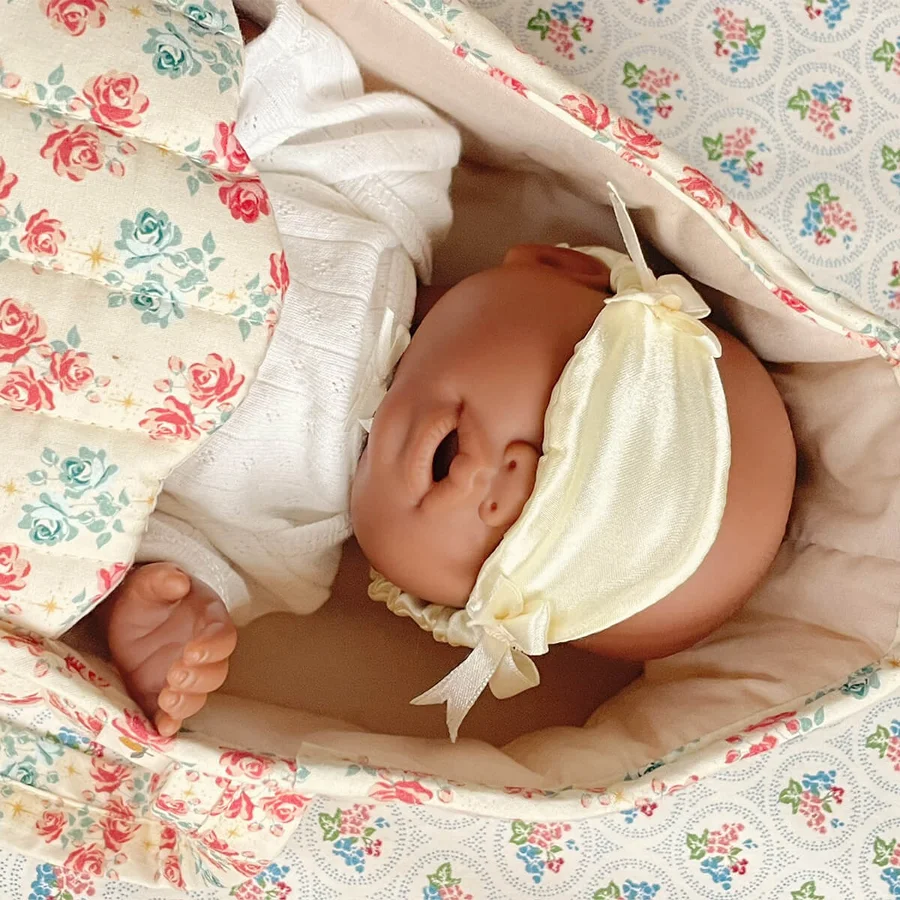 Konges Sløjd Lea Babypuppe