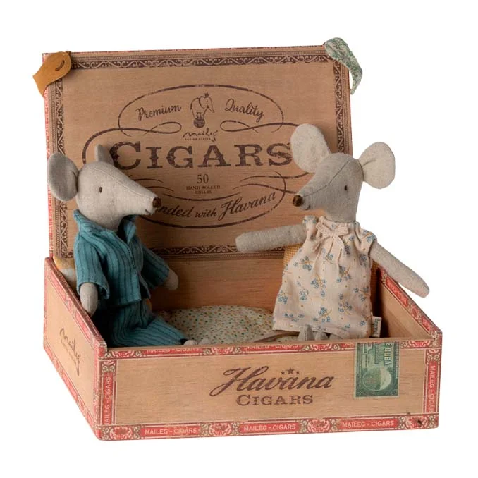 Maileg Mama und Papa-Maus in ihrer Zigarrenkiste