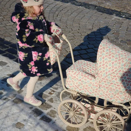 Konges Sløjd Minnie Puppenwagen, Lumina