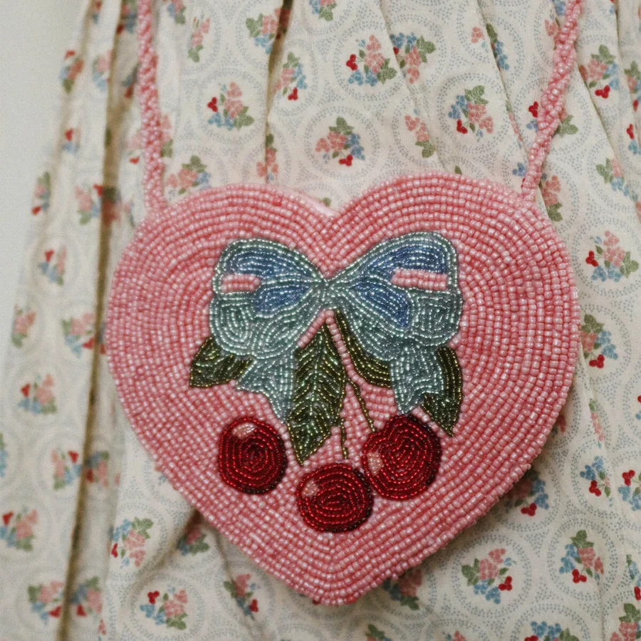 Konges Sløjd Perlen-Herztaschee, Amarena