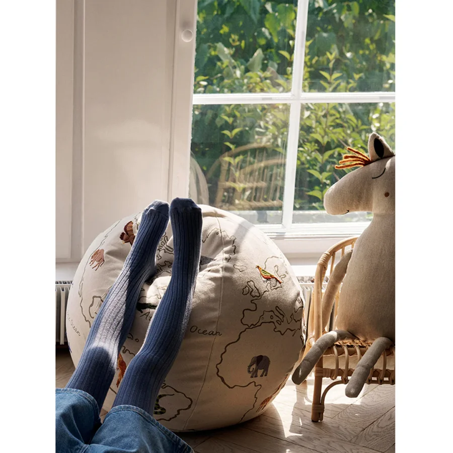 FERM LIVING Erdkugel-Sitzpuff, off white