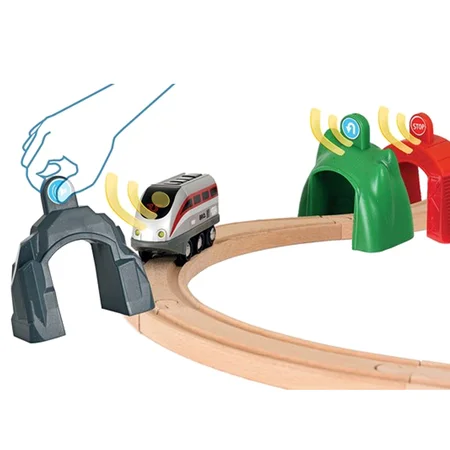 BRIO Smart Tech, togbane med action tunnel