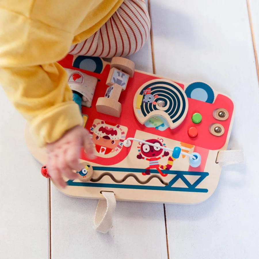 Lilliputiens aktivitetspanel i træ, brandbil