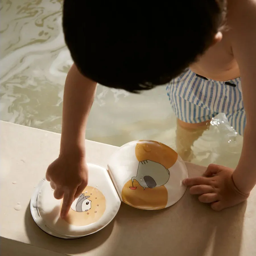 Liewood Waylon Zirkuszauber Badebuch, circus/sandy