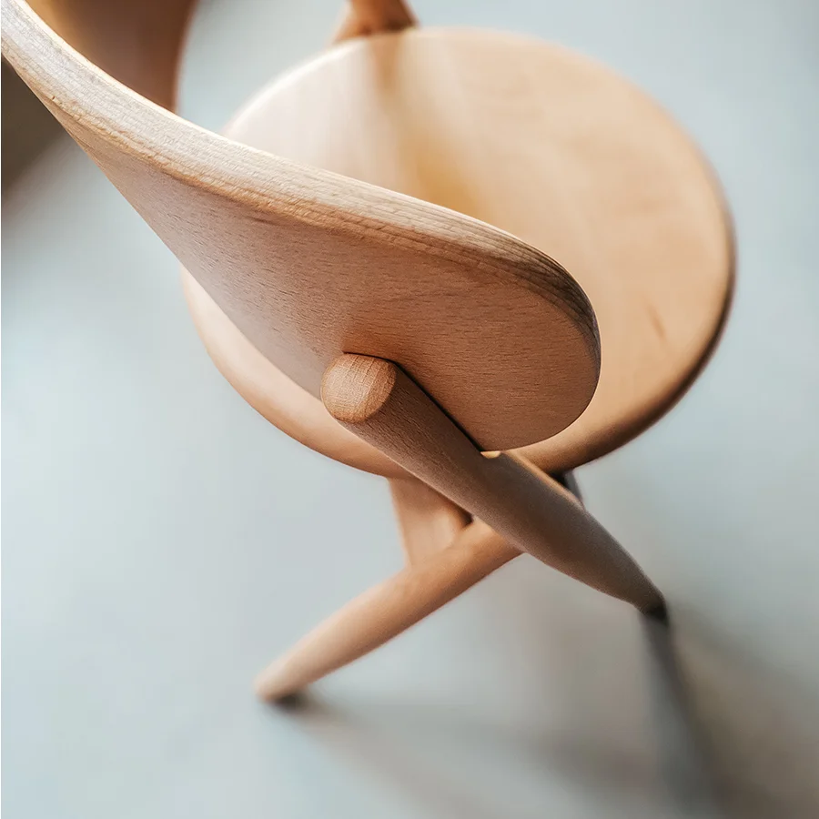 CurveLab kleiner Stuhl, Buche