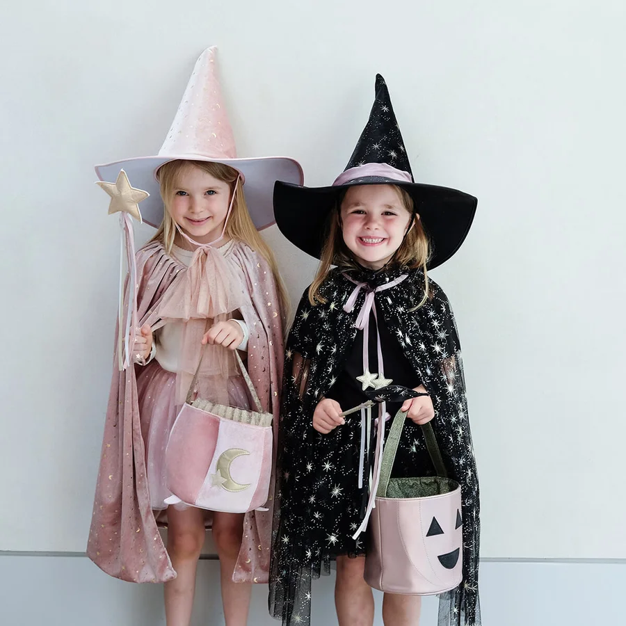 Mimi & Lula Cape, Aurora Witch