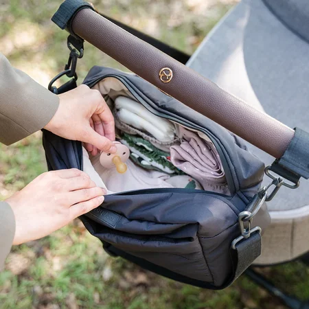 Done By Deer Quiltet Wickeltasche, schwarz