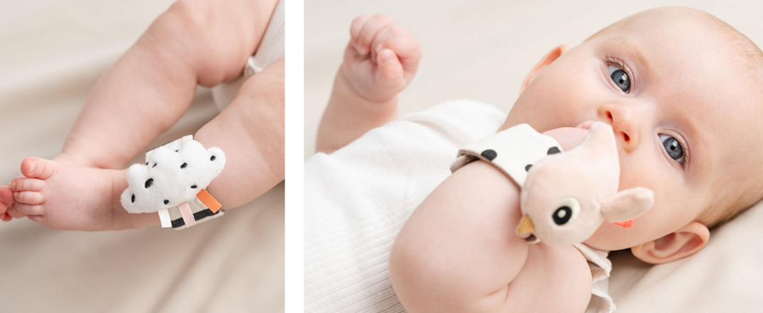 Baby der har en rangle på sin ene hånd og fod