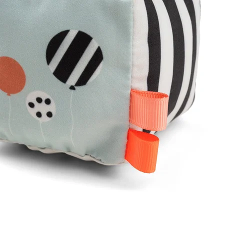 Done by Deer Contrast baby cube, Happy clouds colour mix